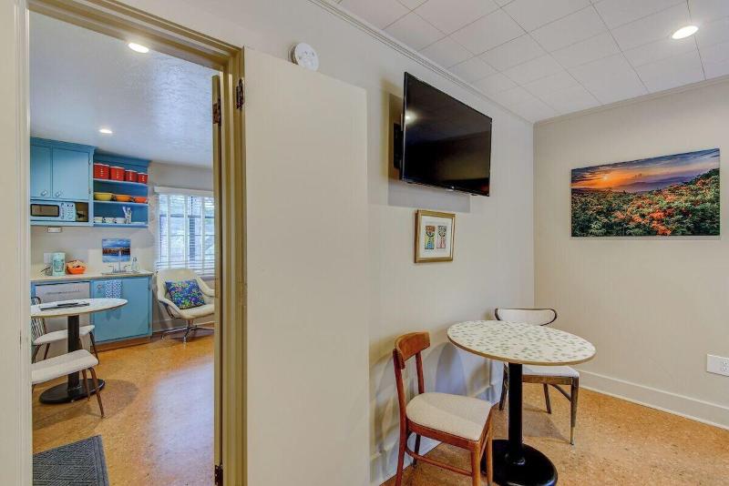 Blue Ridge Tourist Court image