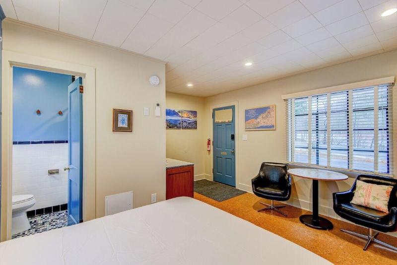 Blue Ridge Tourist Court image