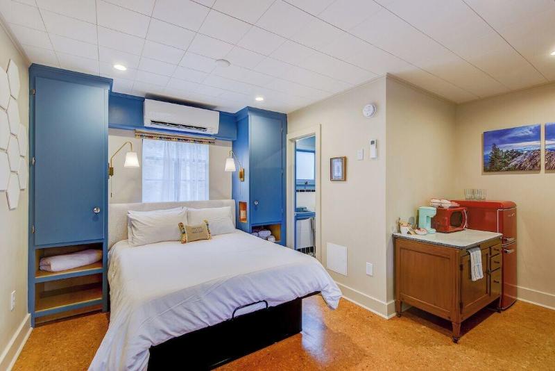 Blue Ridge Tourist Court image