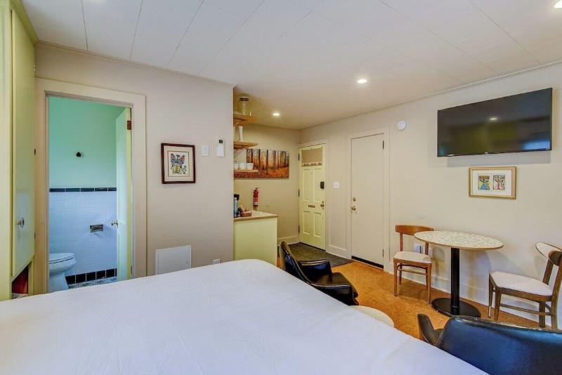 Blue Ridge Tourist Court image