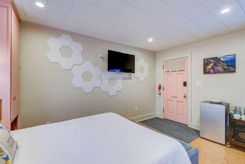 Blue Ridge Tourist Court image