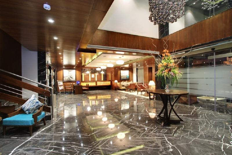 Lobby & Reception