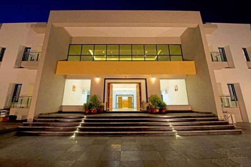 Hotel President Banquet Lawns — exterior view