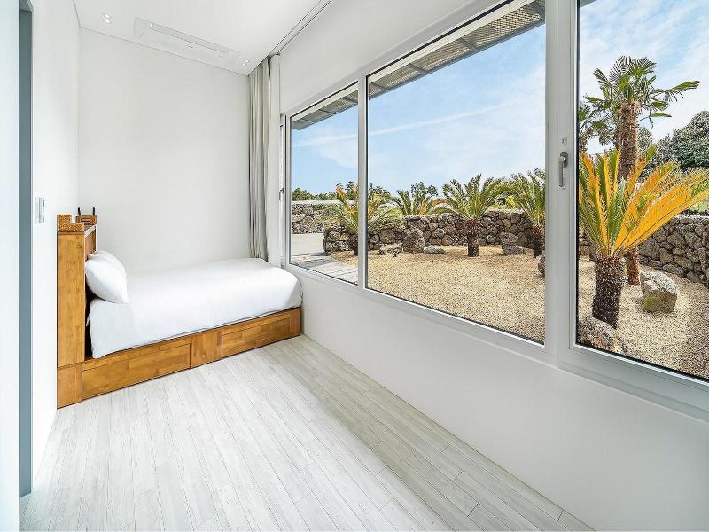 Jeju Themoon Poolvilla