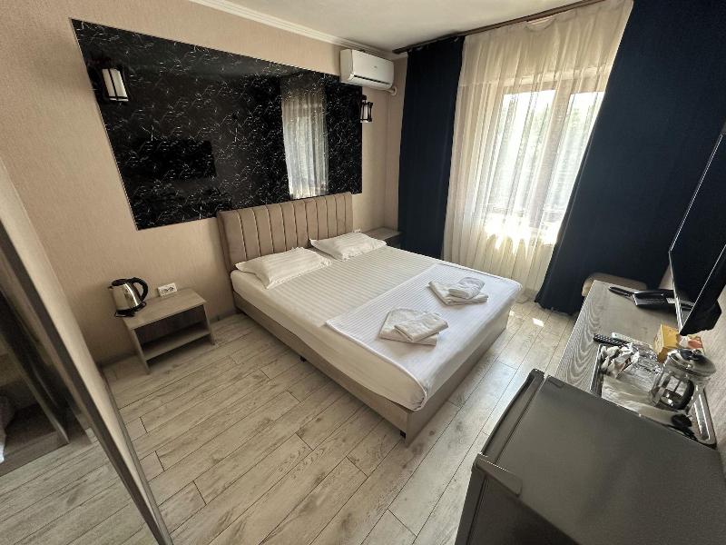 Artist Regency Hotel image