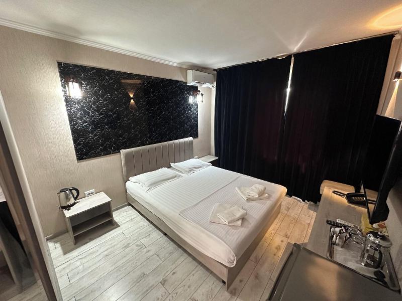Artist Regency Hotel image