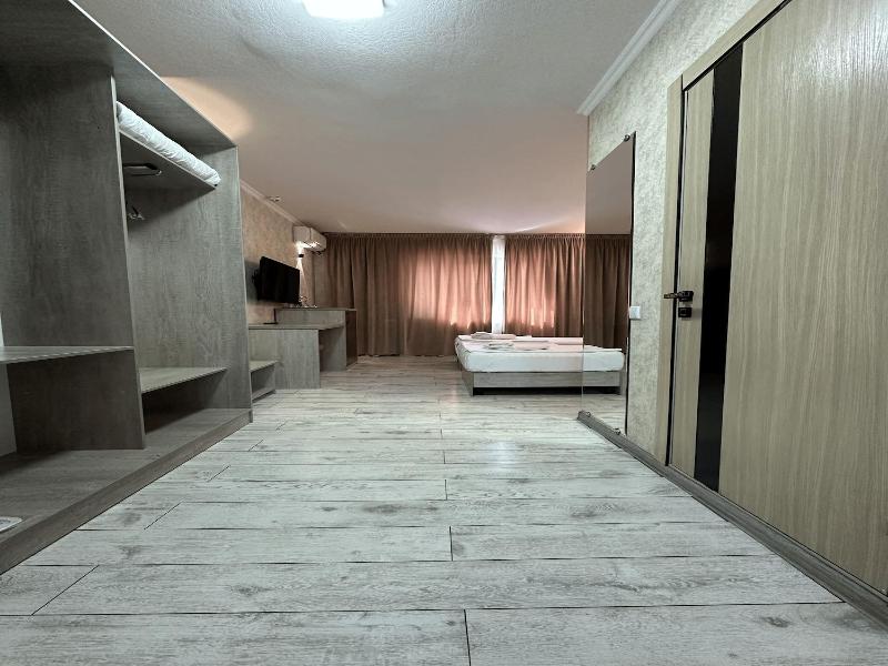 Artist Regency Hotel image