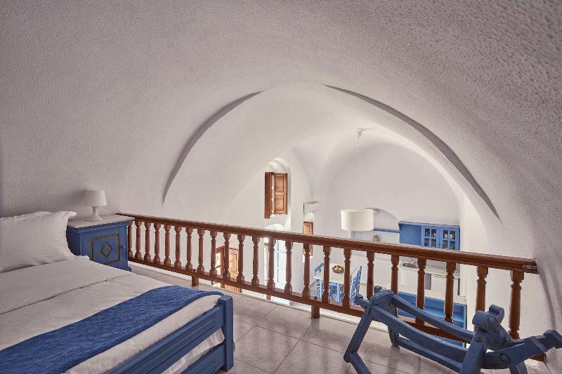 Amphitheater Cave Houses — photo 20