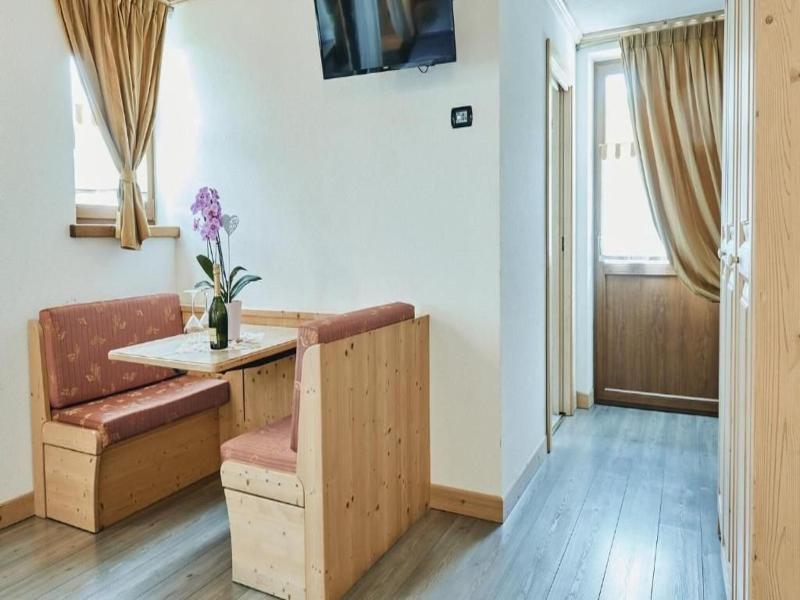 Hotel 2000 image