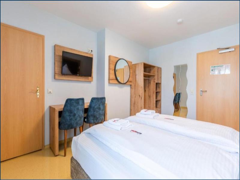 Hotel Arena image