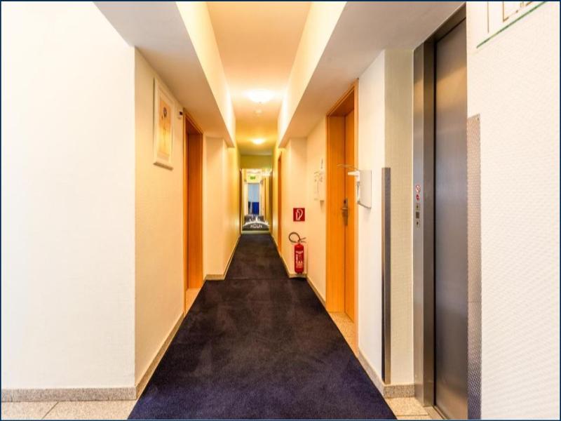 Hotel Arena image