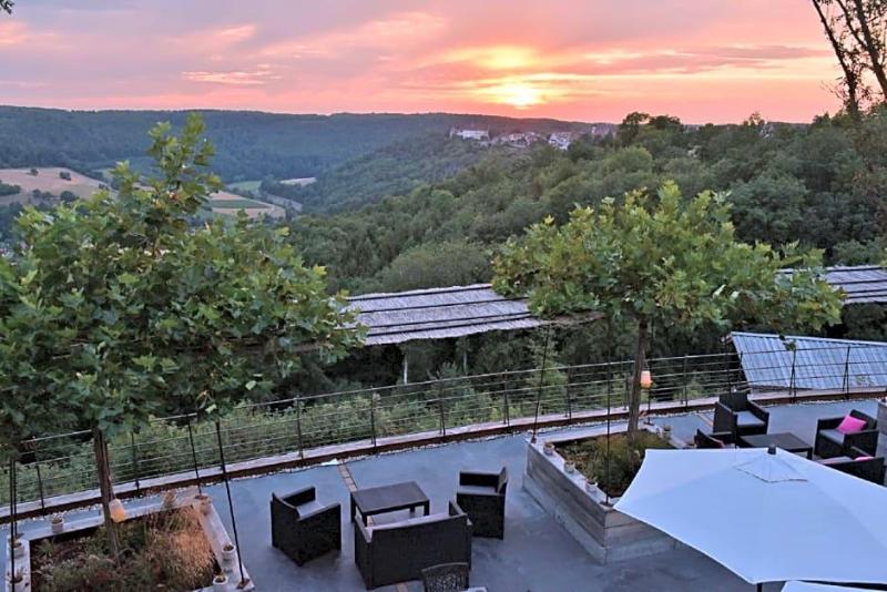 Mawell Resort image