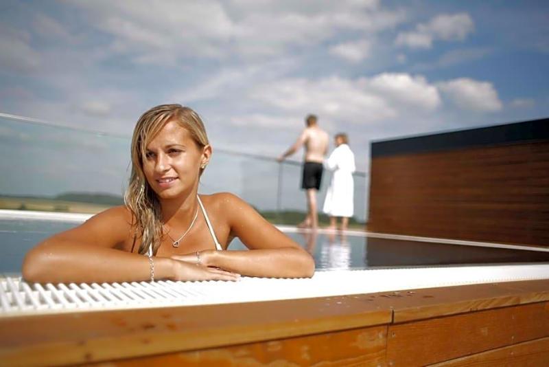 Mawell Resort image