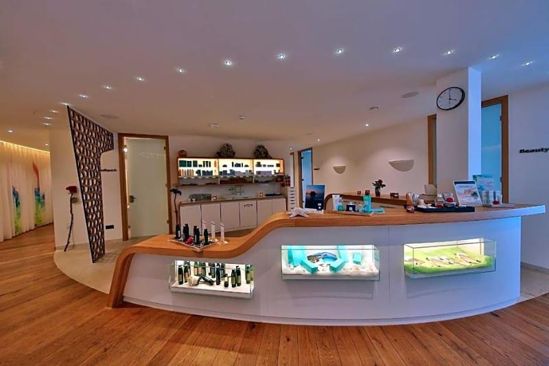 Mawell Resort image