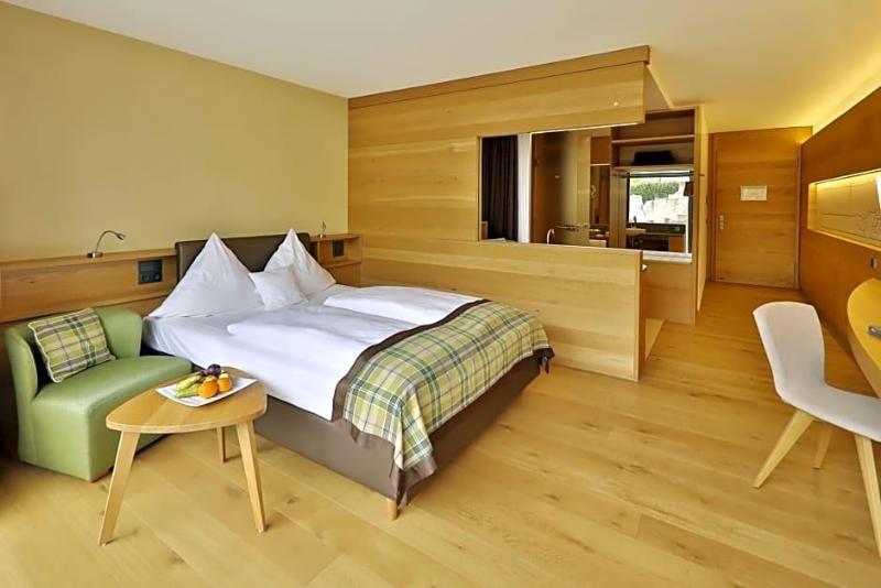 Mawell Resort image
