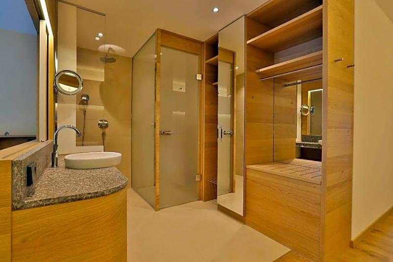 Mawell Resort image