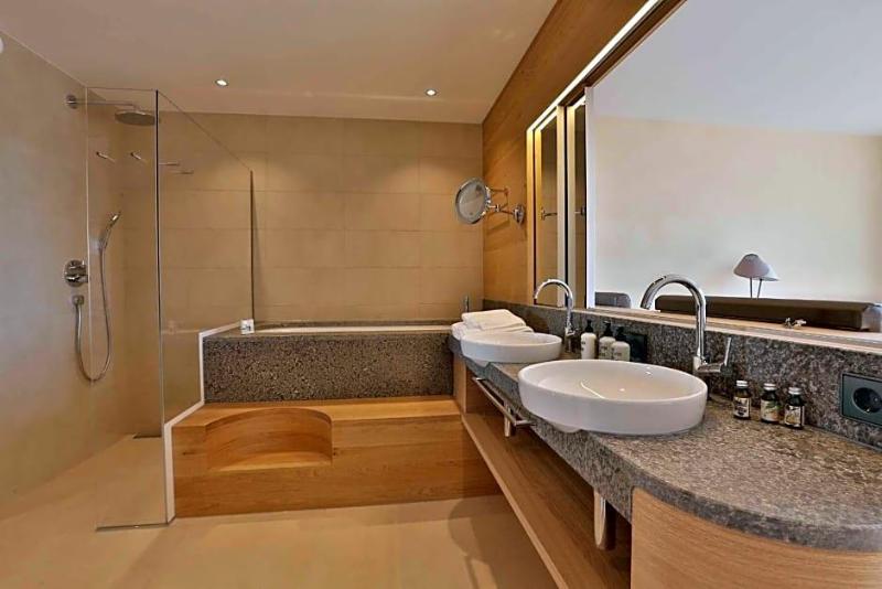 Mawell Resort image
