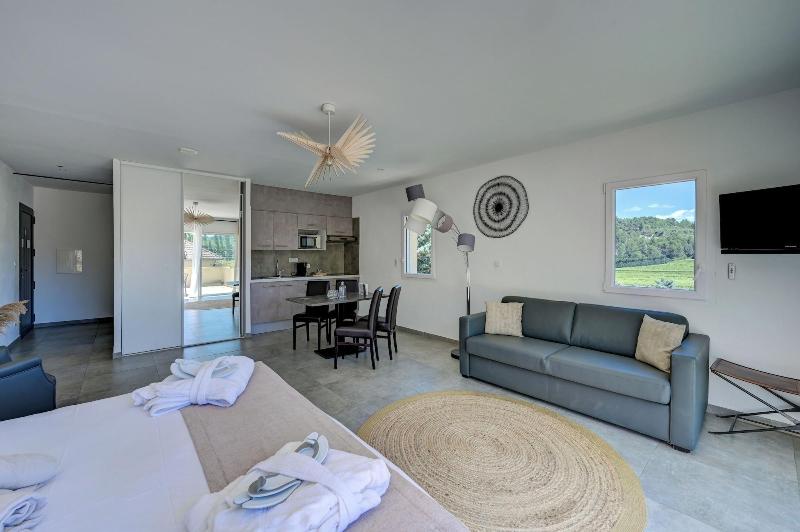 Le Clos Saint Michel Resort & Spa image