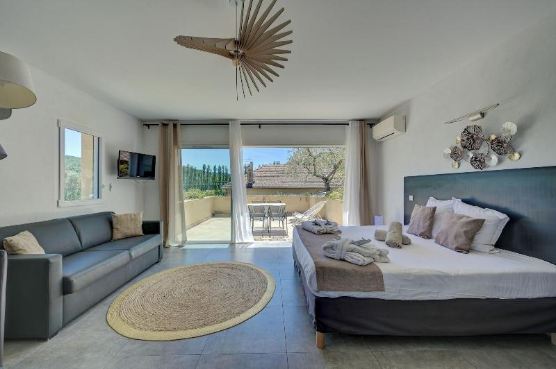 Le Clos Saint Michel Resort & Spa image