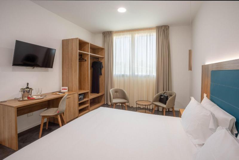 V Hotel image