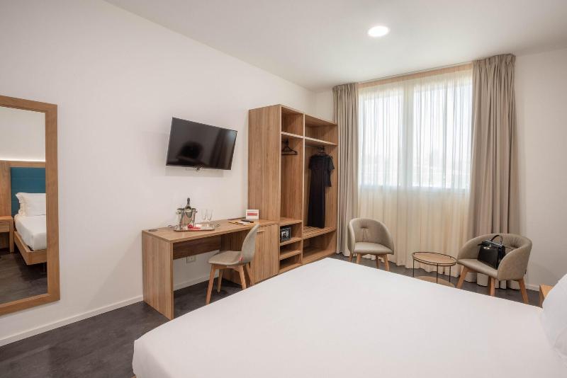 V Hotel image