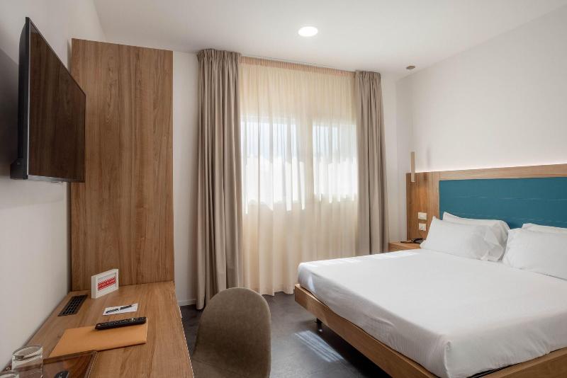 V Hotel image