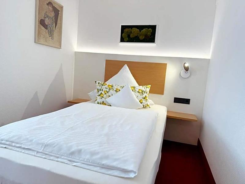 Hotel Restaurant Thum image