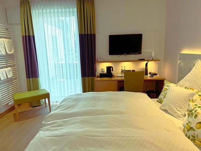 Hotel Restaurant Thum image