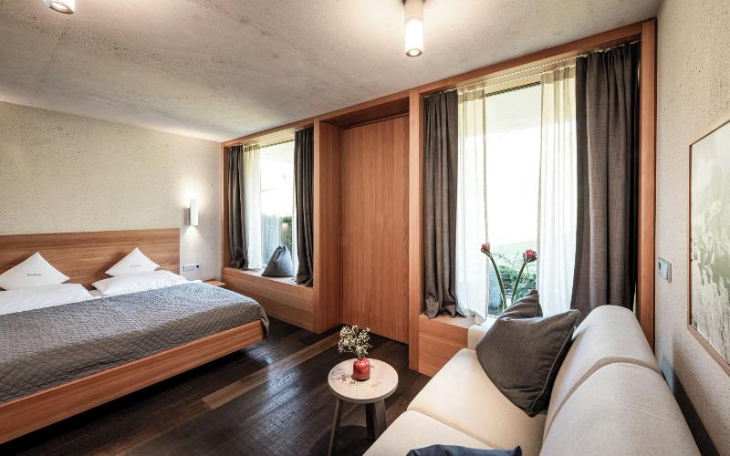 La Paula Apartments & Suites image