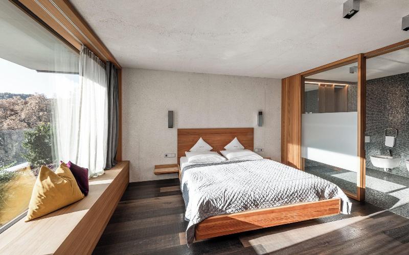 La Paula Apartments & Suites image