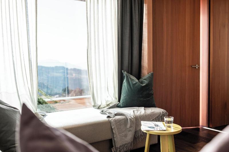 La Paula Apartments & Suites image