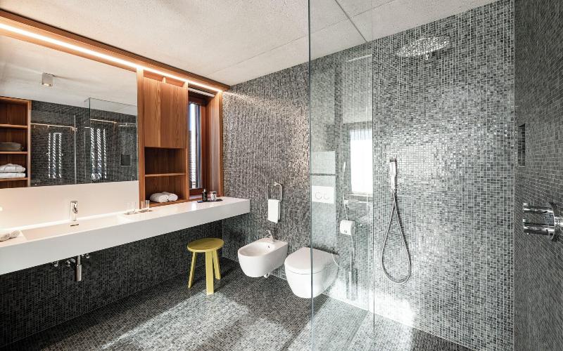 La Paula Apartments & Suites image