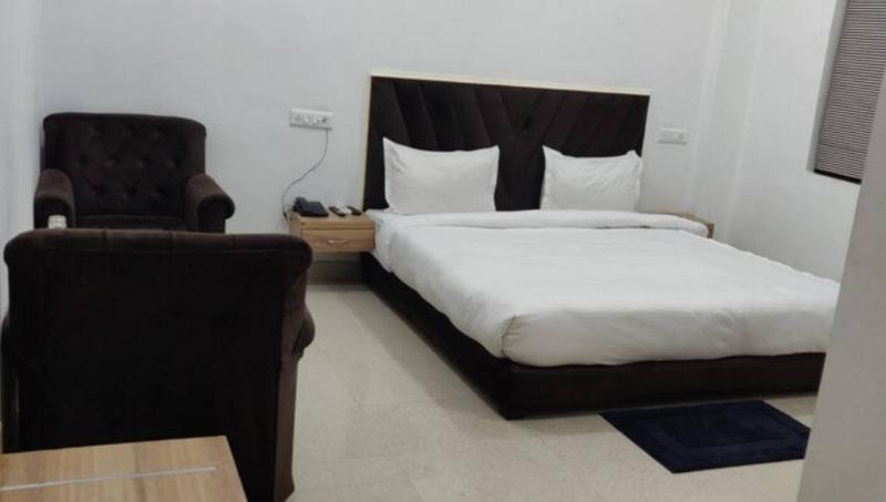 Hotel Lakeview Chhatarpur image 3