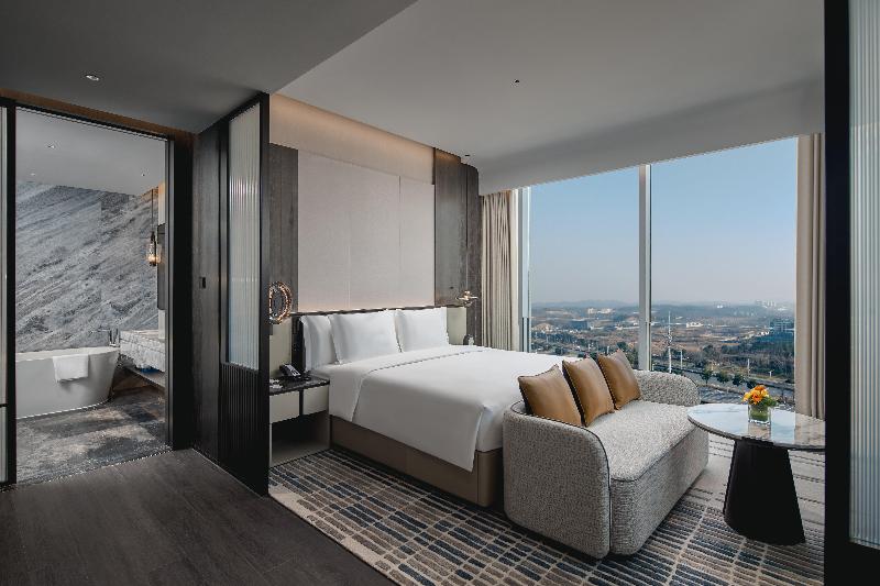 Crowne Plaza Ezhou image