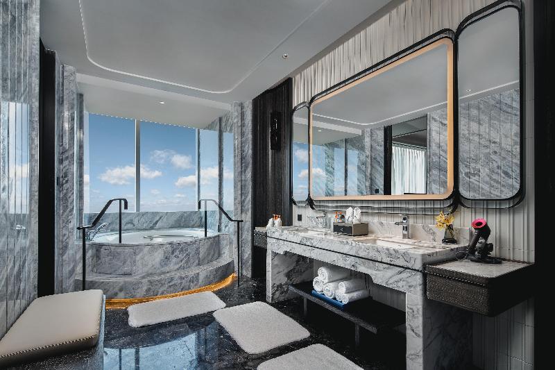 Crowne Plaza Ezhou image