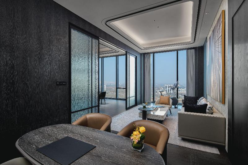 Crowne Plaza Ezhou image