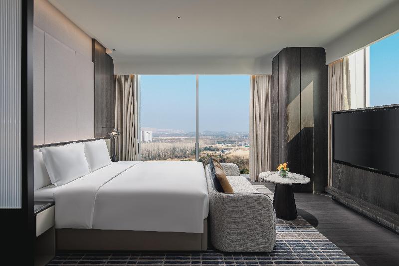 Crowne Plaza Ezhou image