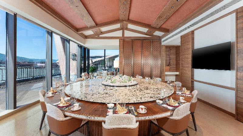 Holiday Inn Resort Kanas Hemu image