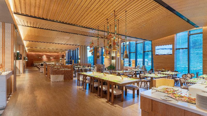 Holiday Inn Resort Kanas Hemu image