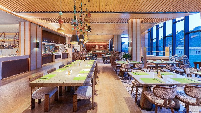 Holiday Inn Resort Kanas Hemu image