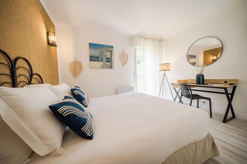 Hotel De La Briere image