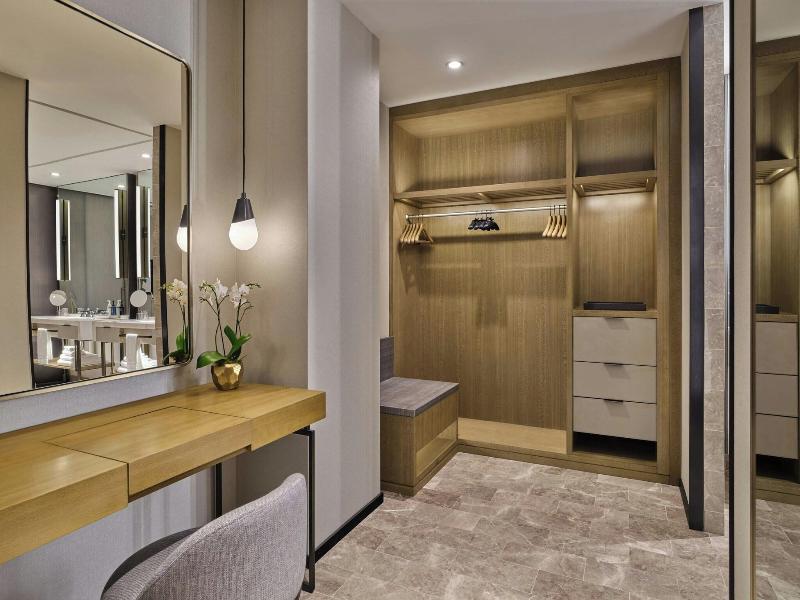 The St. Regis Chicago image