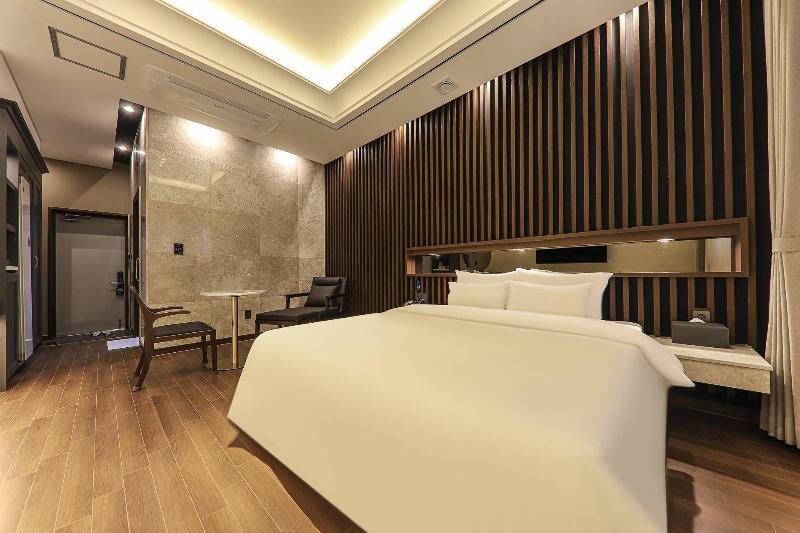 Hotel Demer image