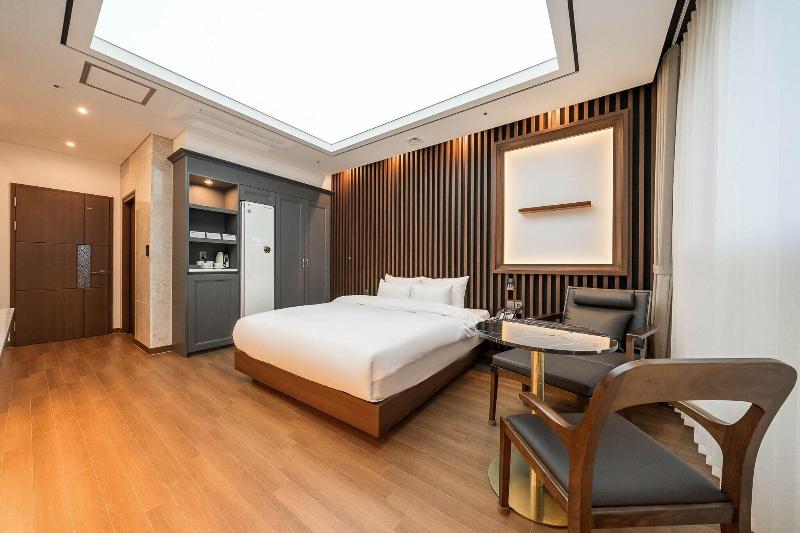 Hotel Demer image