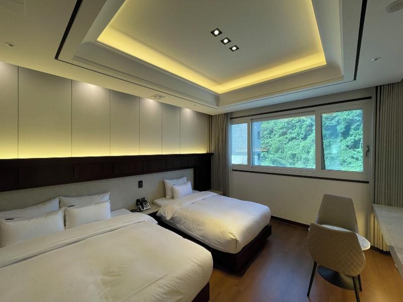 Hotel Demer image