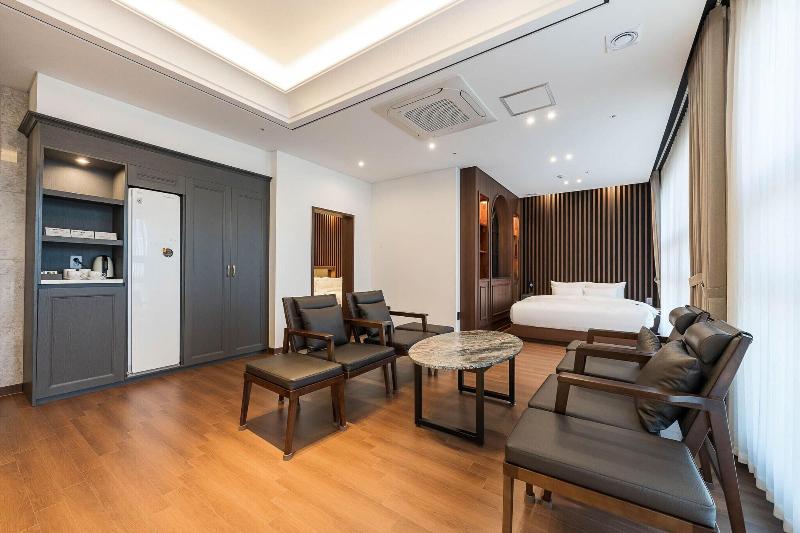 Hotel Demer image