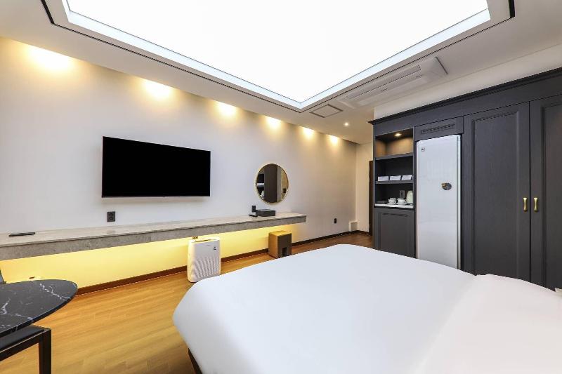 Hotel Demer image