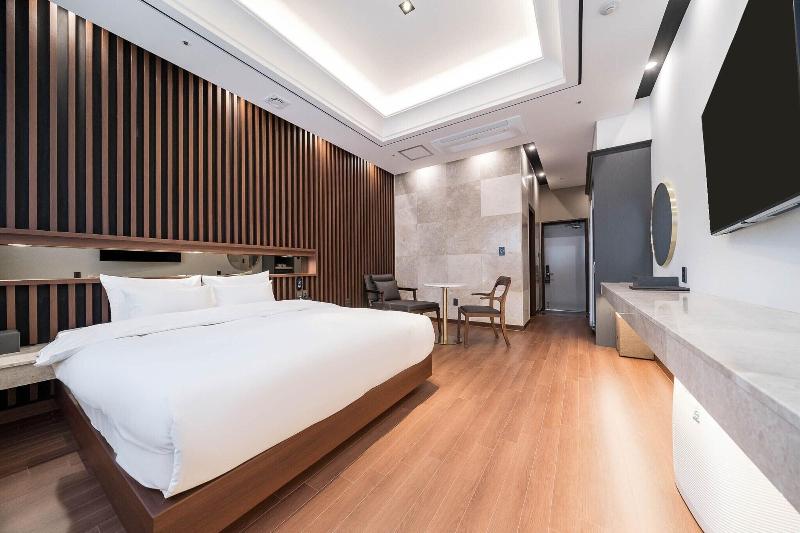 Hotel Demer image