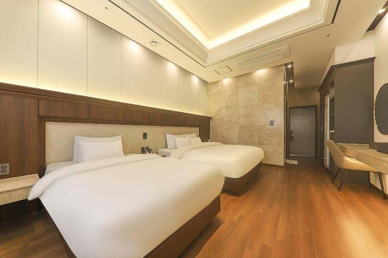 Hotel Demer image