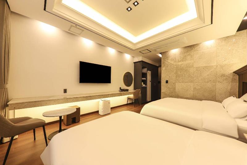 Hotel Demer image